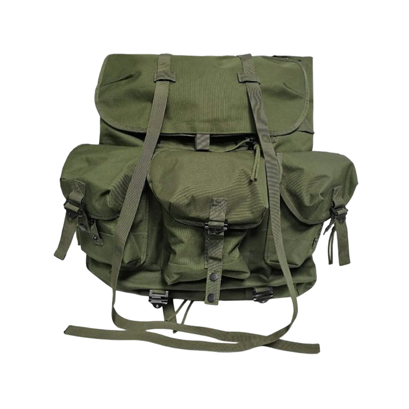 How does the multi-partition storage design of the mountaineering bag help you quickly organize and access items when traveling outdoors?